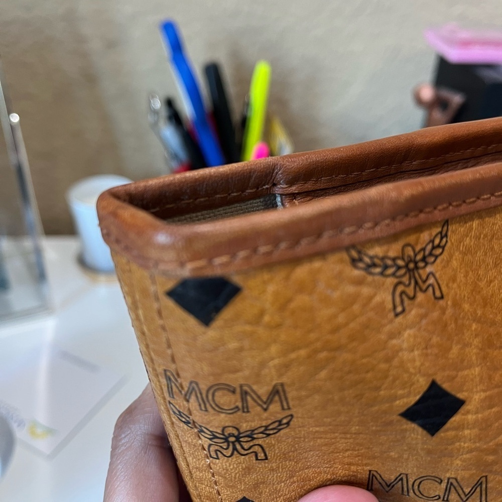MCM COGNAC VISETOS SMALL ZIPPERED TOTE - Picture 8 of 15